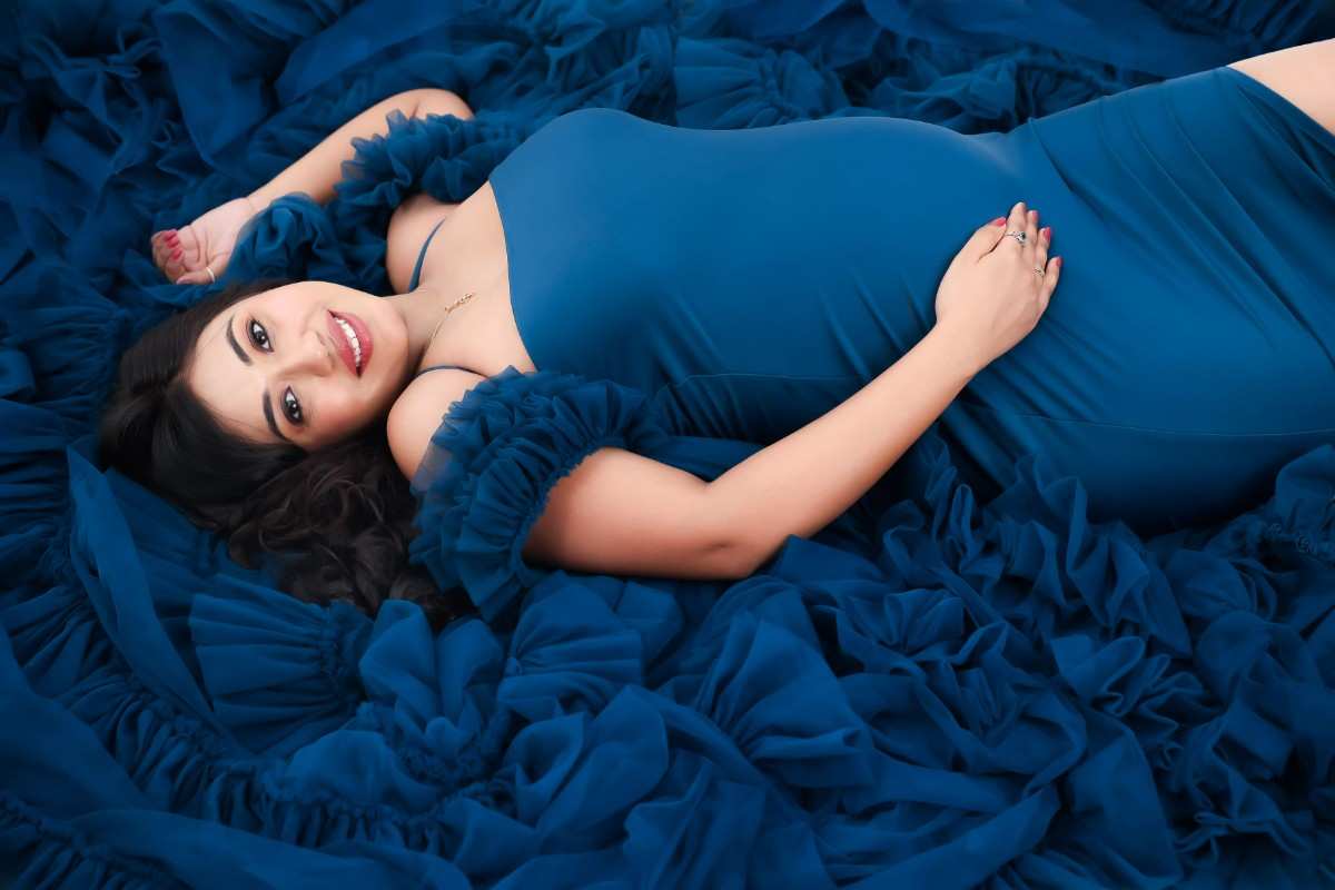 Maternity photoshoot in Ghaziabad - Maternity Portrait 8