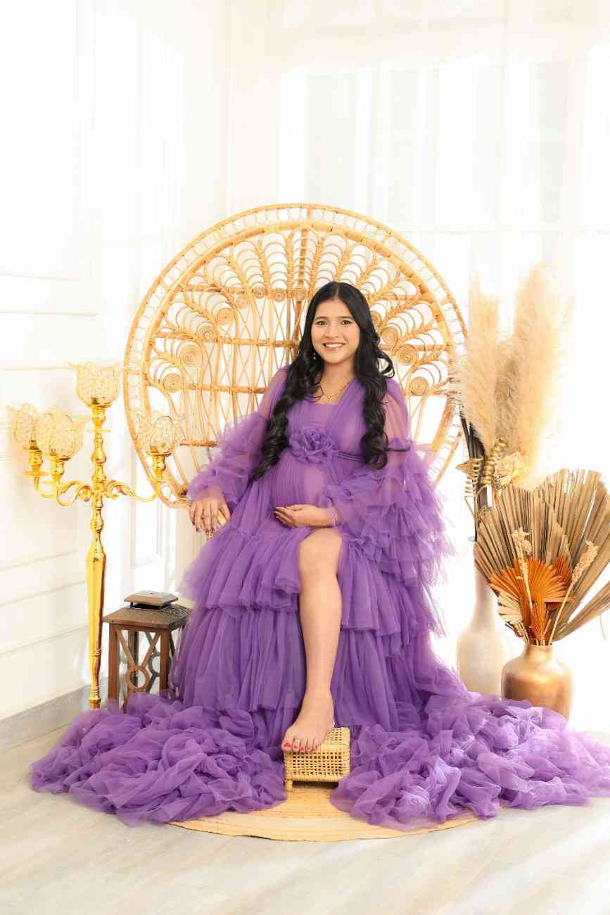 Maternity photoshoot in Ghaziabad - Maternity Portrait 3