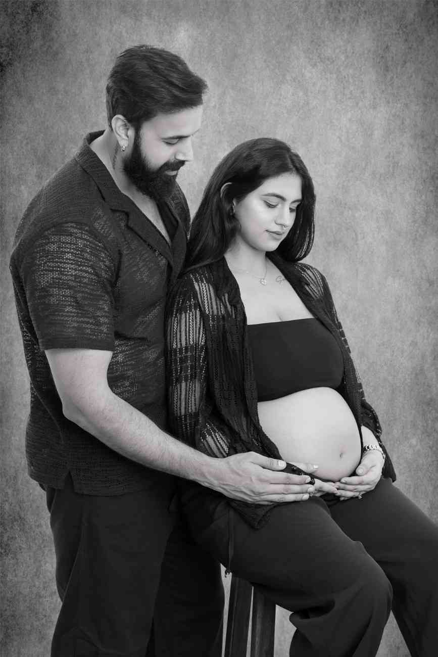 Maternity photoshoot in Ghaziabad - Maternity Portrait 11