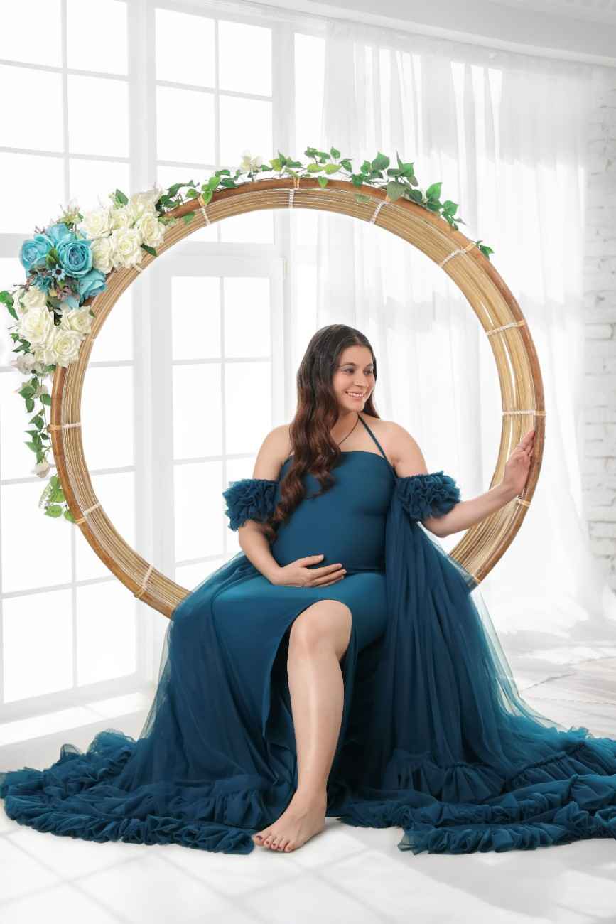Maternity photoshoot in Ghaziabad - Maternity Portrait 4